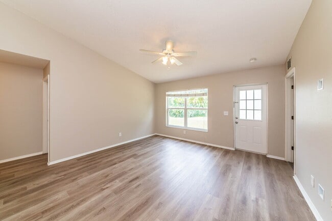 Building Photo - 4042 Banbury Cir