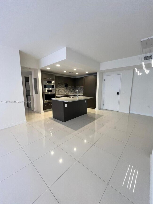 Foto del edificio - 7825 NW 107th Ave