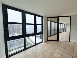 Building Photo - 1925 Brickell Ave
