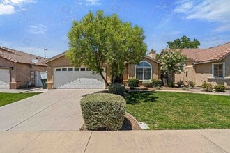 Building Photo - 2713 Mozart Dr