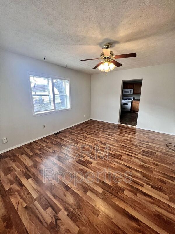 Building Photo - 609 S Crystal St