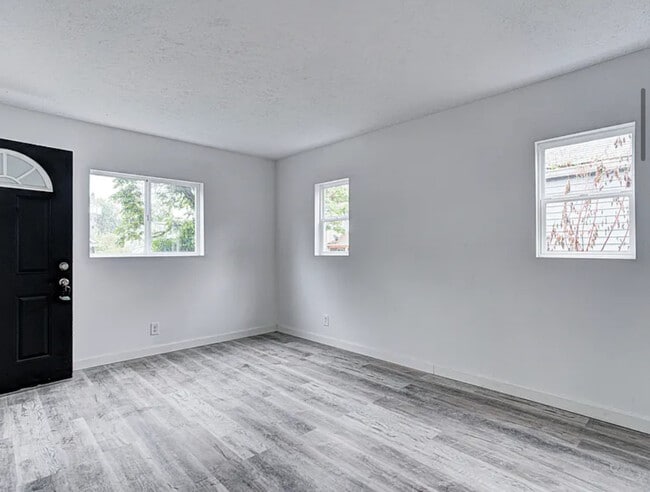 Building Photo - 734 N Arnolda Ave