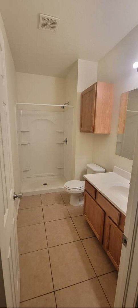 Building Photo - 2 bed 2 bath Duplex