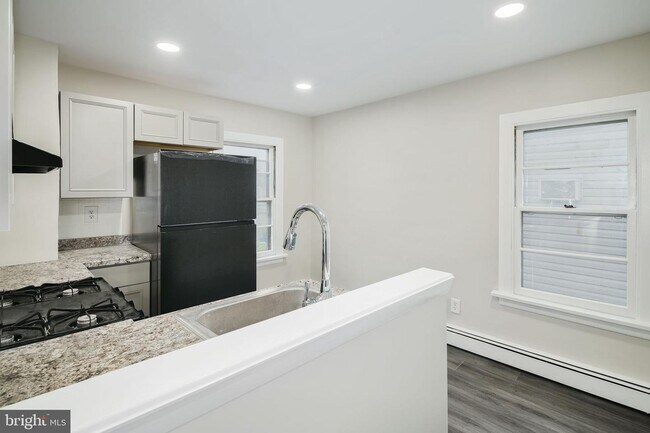 Building Photo - 310 Dorrance St