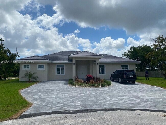 Foto del edificio - 4 br, 2.5 bath House - 27561 SW 162nd Ct
