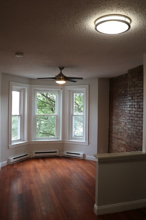 Building Photo - 320 Warren St