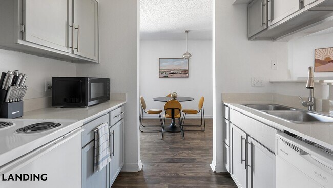 Foto del edificio - 1071 Clayton Ln