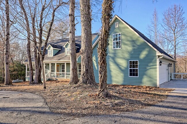 Building Photo - 150 Blue Jay Rd