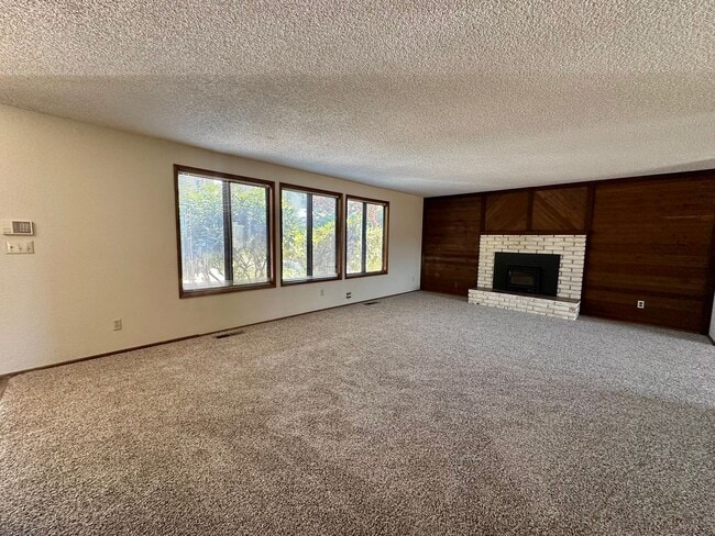 Foto del edificio - $500.00 Off Move In Costs!!