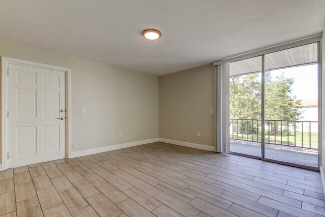 Foto del edificio - 6002 S Dale Mabry Hwy