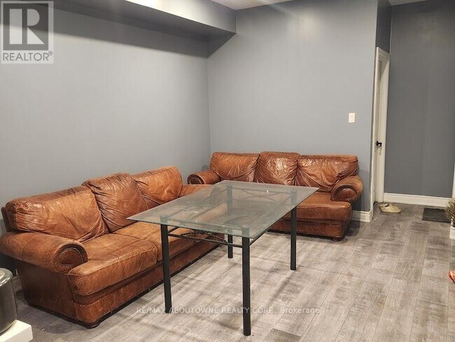 Photo du bâtiment - 498 Main St E