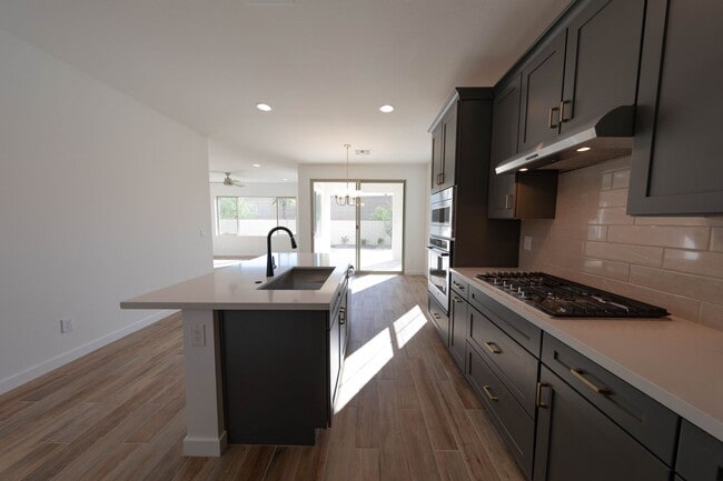 Foto del edificio - NEWER CONSTRUCTION HOME WITH 3 BED/3 BATH ...