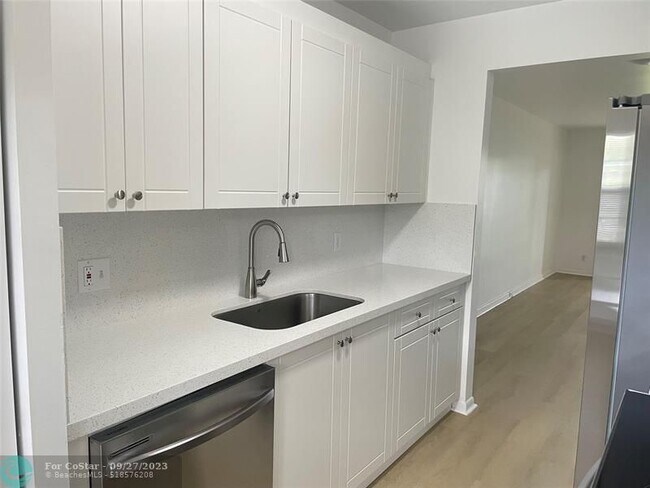 Building Photo - 13055 SW 15th Ct