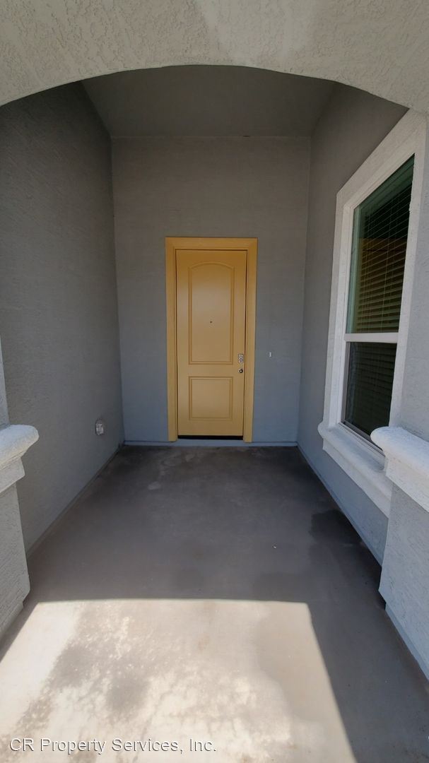 Building Photo - 5 br, 3 bath House - 38150 W. Santa Maria St.