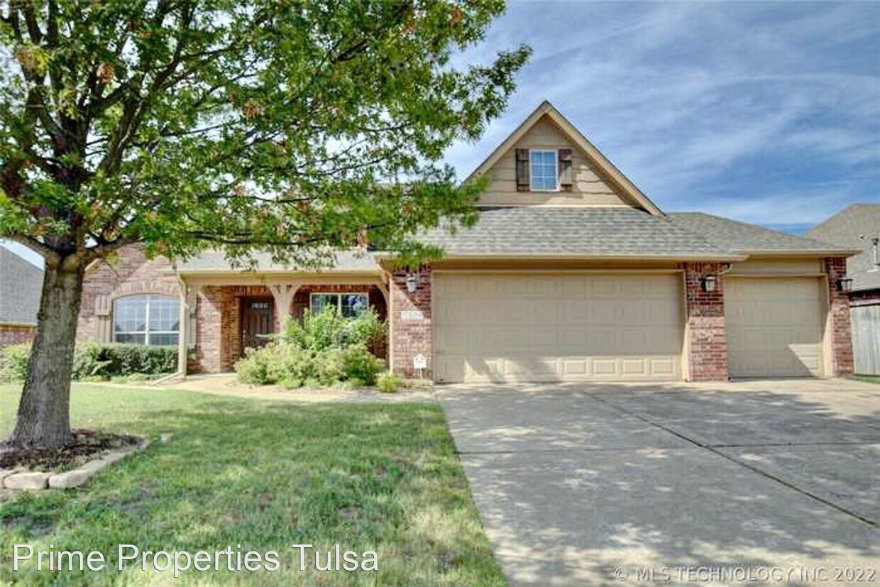 3 br, 2 bath House 7324 E. Knoxville St. House Rental in Broken