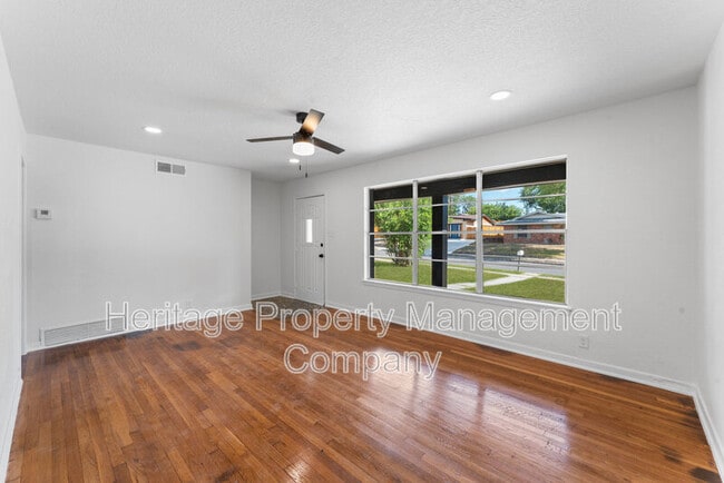 Building Photo - 4407 Bikini Dr