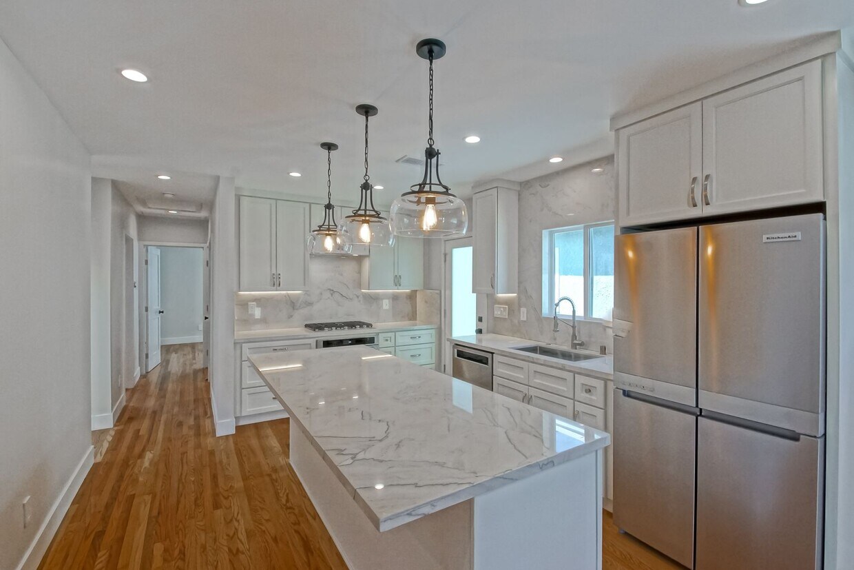 Primary Photo - Completely Remodeled, Bright & Airy 3BR2BA...