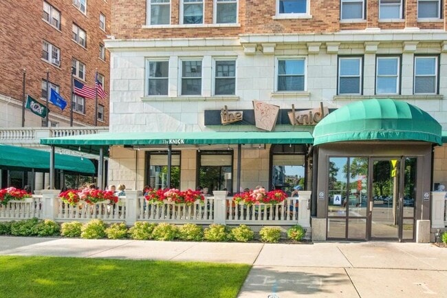 Foto del edificio - 1028 E Juneau Ave