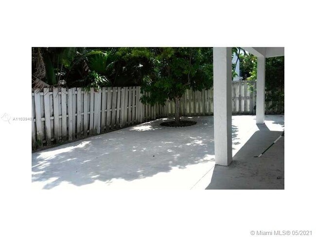 Foto del edificio - 300 NE 212th St