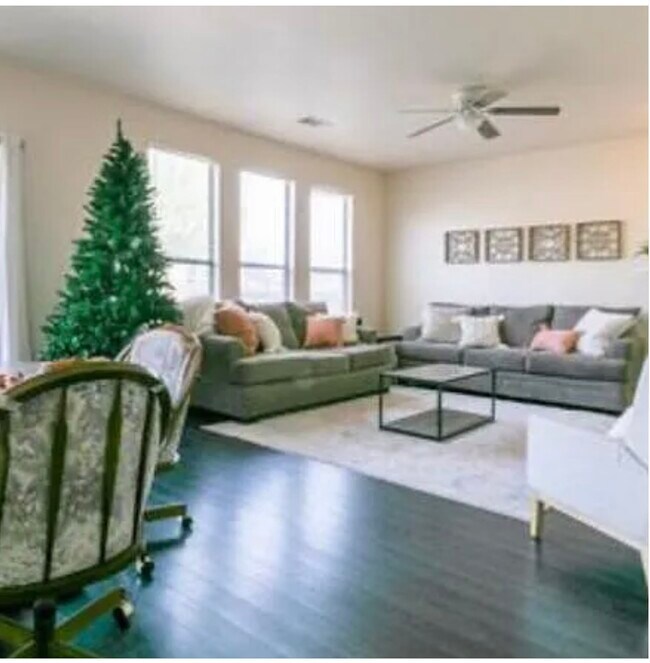 Foto del edificio - 2821 Hilcroft Ave