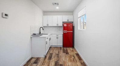 Building Photo - 1503 W Garden St