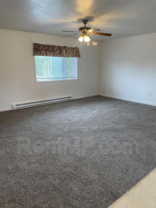 Building Photo - 3050 Elroy Dr
