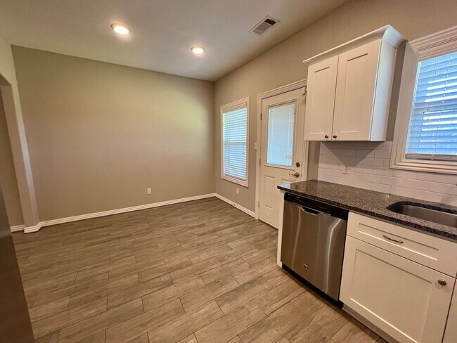 Foto del edificio - 6600 Leightyn Ln