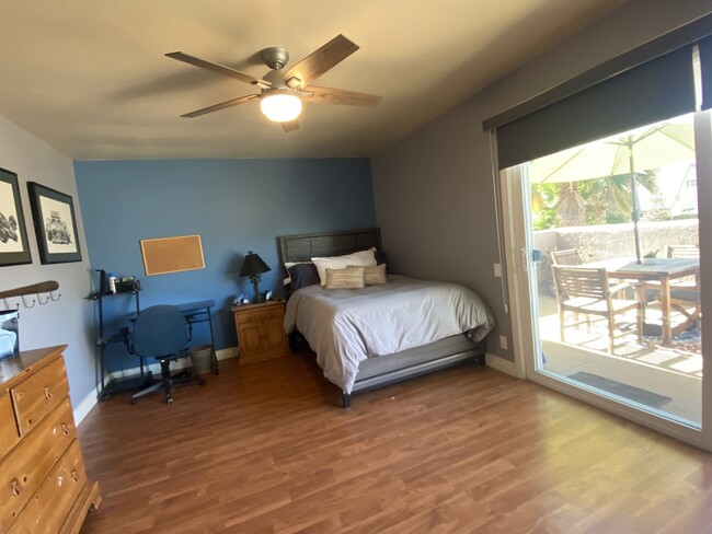 double bed with Balcony - 26491 Fresno Dr