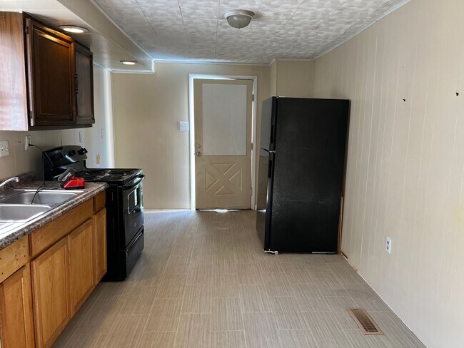 Foto del edificio - 2 Bedroom with a Bonus Room and Large Yard