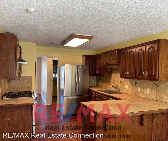Building Photo - 4 br, 2 bath House - 1031 Golden Hills