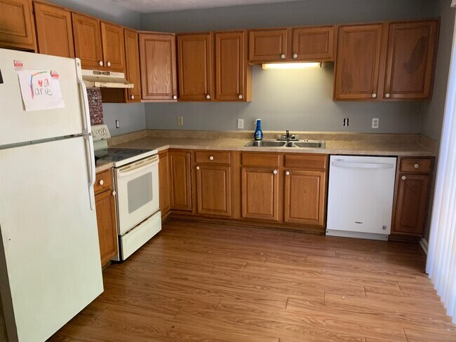 Foto del edificio - 3402 N Ridge Rd