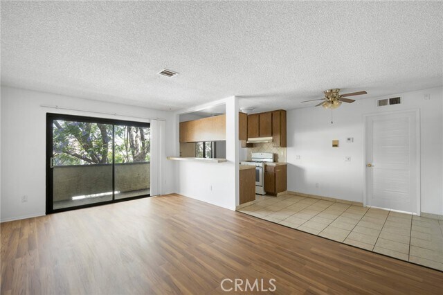 Foto del edificio - 16226 Vanowen St