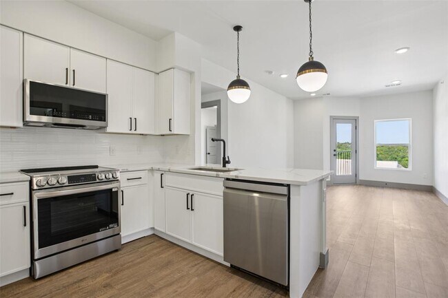 Building Photo - 2450 Wickersham Ln