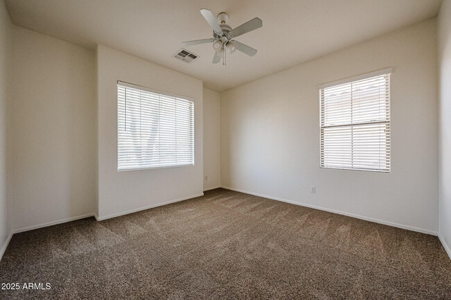 Foto del edificio - 45449 Alamendras St