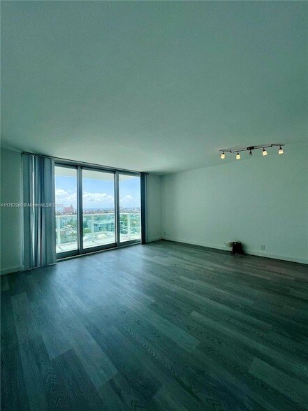 Foto principal - 1000 West Ave
