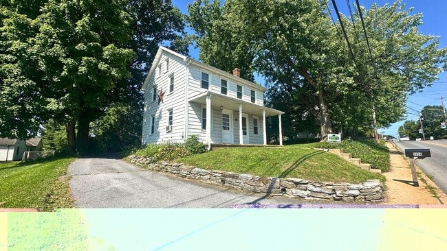 Building Photo - 1404 E Newport Rd