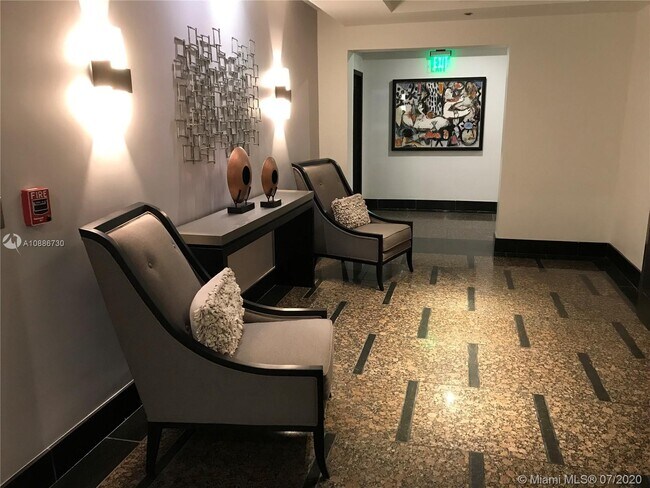 Foto del edificio - 1581 Brickell Ave