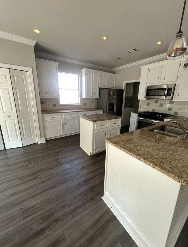 Building Photo - Charming 3-Bed Home with Pool in Harris Br...