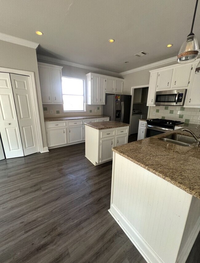Foto del edificio - Charming 3-Bed Home with Pool in Harris Br...