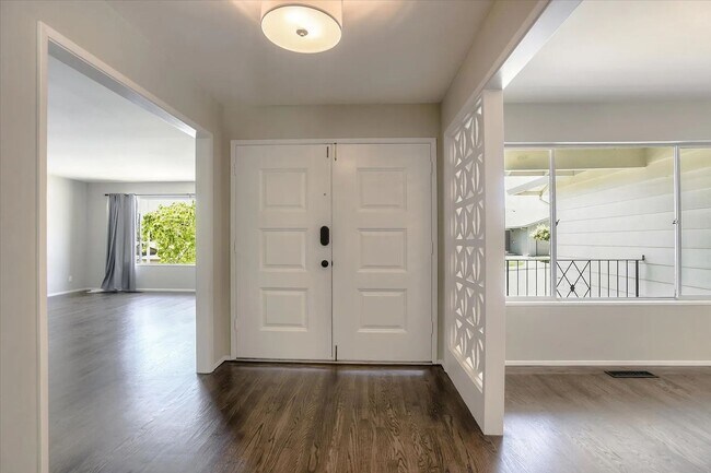 Foto del edificio - Charming San Mateo Home in a Quiet Country...