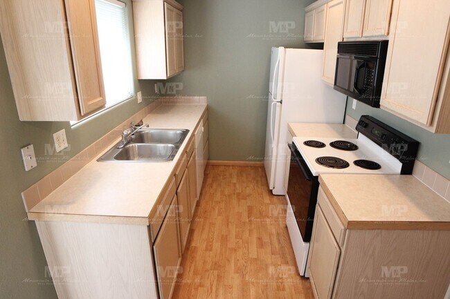 Building Photo - 419 Nokomis Ct