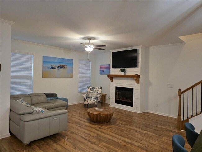 Building Photo - 5531 Garens Way