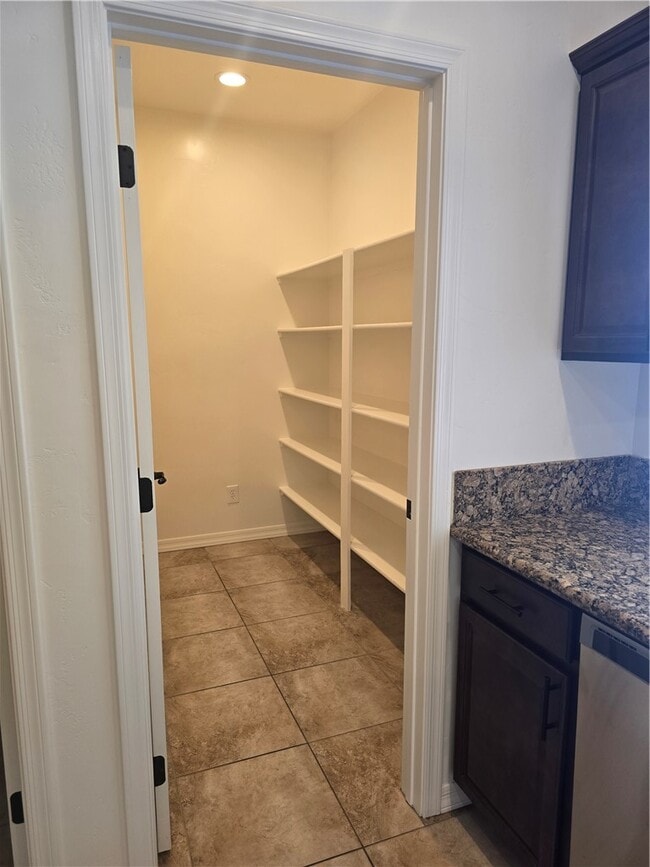 Building Photo - 417 Chablis Ct