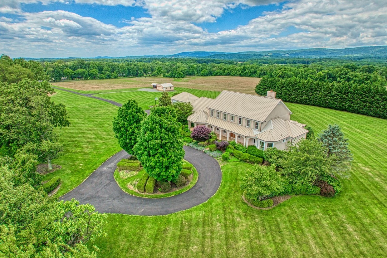 16571 Hillsboro Rd, Purcellville, VA 20132 House Rental in