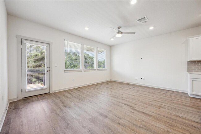 Building Photo - 11016 Tildon Ave