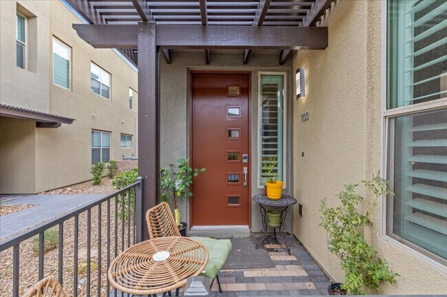 Foto del edificio - Luxurious, Modern, Completely Renovated 3 Bedroom Home In the Heart of Summerlin