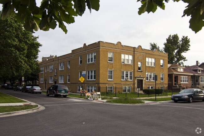 Building Photo - 2950 N Kolmar Ave