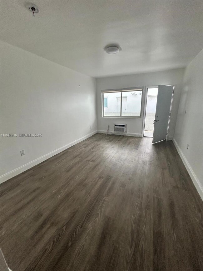 Foto del edificio - 7330 Harding Ave