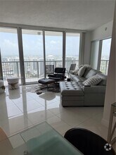 Building Photo - 1750 N Bayshore Dr