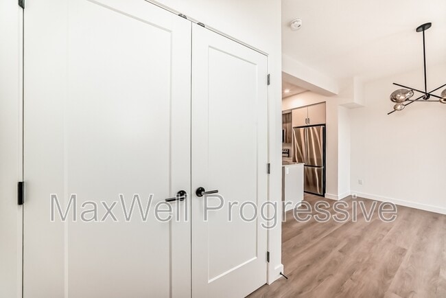 Photo du bâtiment - 15724-15103 103 Ave NW